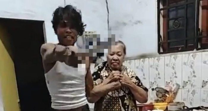 Viral, Pemuda di Kota Pinang Sandera Wanita dengan Parang