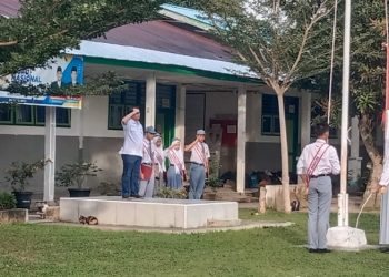 Rektor UNA Jadi Pembina Upacara di SMK Negeri 1 Air Batu, Motivasi Siswa Hadapi Dunia Kerja dan Perguruan Tinggi