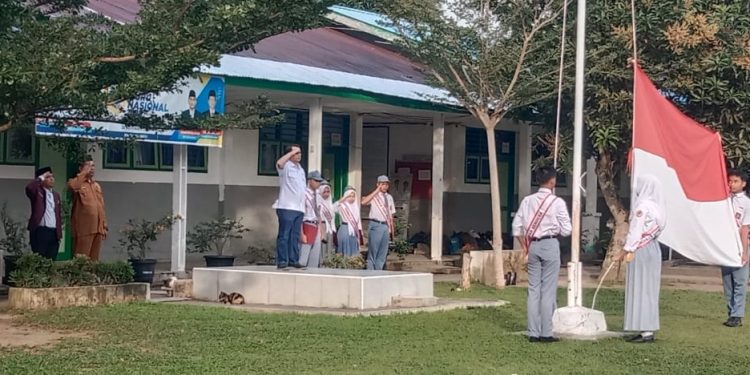 Rektor UNA Jadi Pembina Upacara di SMK Negeri 1 Air Batu, Motivasi Siswa Hadapi Dunia Kerja dan Perguruan Tinggi