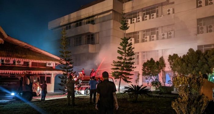 Kantor Bupati Indragiri Hilir, Riau Terbakar
