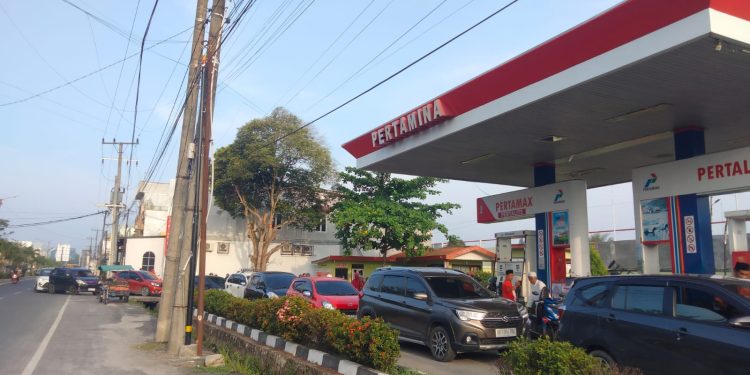 Panic Buying, Antrean Kenderaan di SPBU Kisaran Mengular