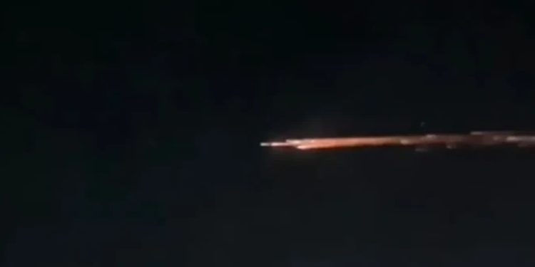 Dikira Meteor Jatuh, Cahaya Misterius di Langit Lampung Ternyata Serpihan Roket Asing