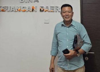 Muslim Simbolon, Ketua panitia pemekaran Sumatera Pantai Timur.