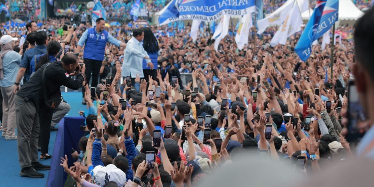 Diterpa Hoax Sakit, Prabowo Joget Gemoy Bareng Puluhan Ribu Warga
